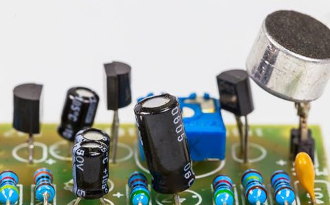 無(wú)功補(bǔ)償電容器漏油，可以繼續(xù)使用嗎？